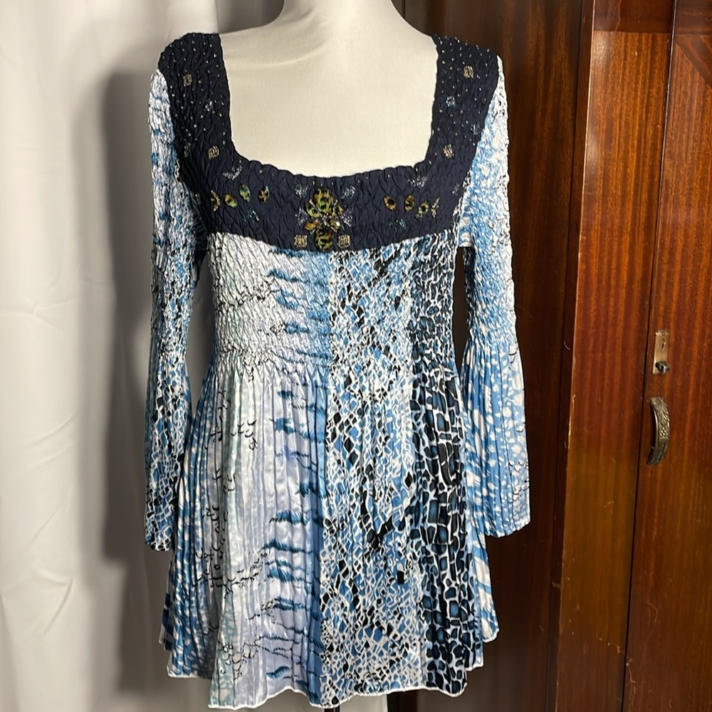 Alberto Makali blue floral tunic